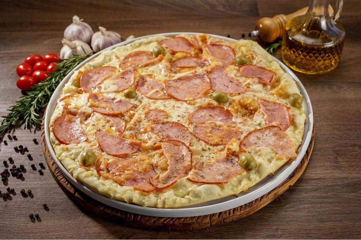 Sabor e Tradição Pizza de Lombo Defumado do Chef Moisés Costa