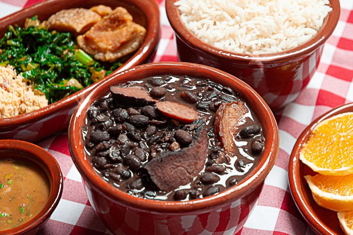 Por Que a Feijoada se Tornou um Prato de Sábado?
