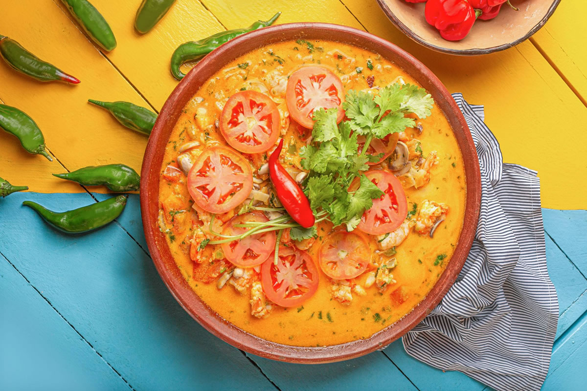 Qual é a Verdadeira Origem da Moqueca Brasileira?